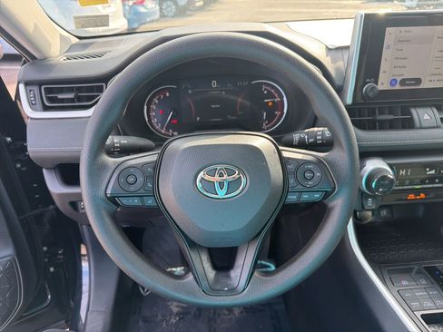 Used 2025 Toyota RAV4 XLE AWD/4WD image 15