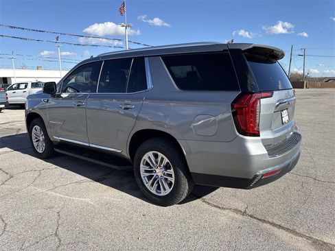 Used 2023 GMC Yukon SLT w/ SLT Luxury Package image 3
