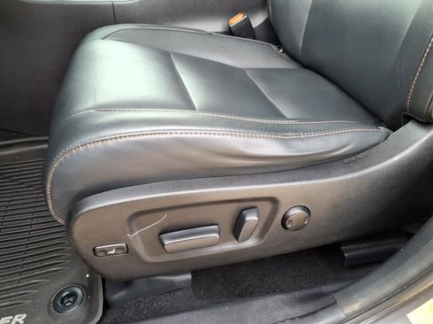 Used 2017 Toyota Highlander XLE image 19