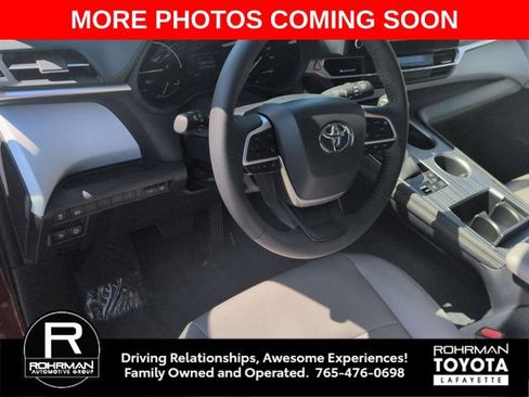 Used 2026 Toyota Sienna XLE FWD image 10