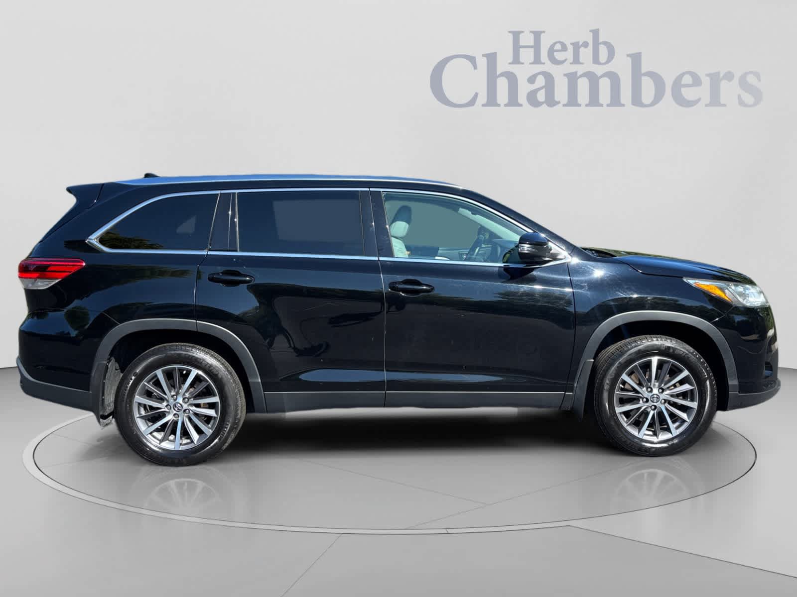 Used 2019 Toyota Highlander XLE AWD/4WD image 7