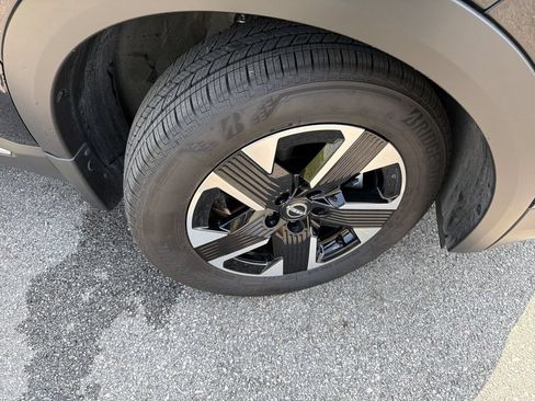 Certified 2025 Nissan Kicks SV AWD/4WD image 19