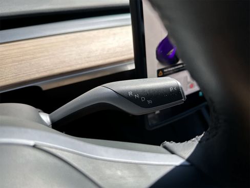 Used 2024 Tesla Model Y Performance image 18