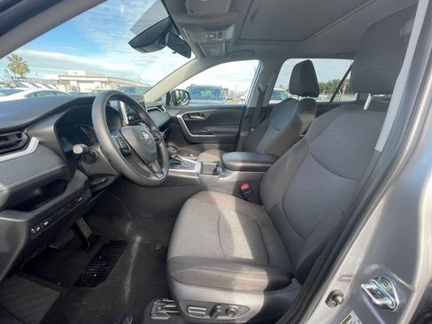 Used 2025 Toyota RAV4 XLE image 28