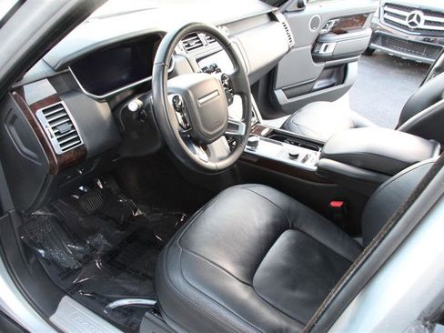 Used 2020 Land Rover Range Rover HSE image 18