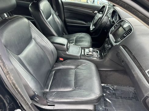 Used 2015 Chrysler 300 Limited image 17