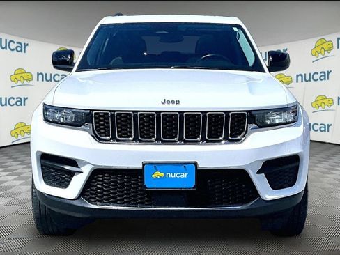 Used 2022 Jeep Grand Cherokee Laredo w/ Luxury Tech Group I AWD/4WD image 3