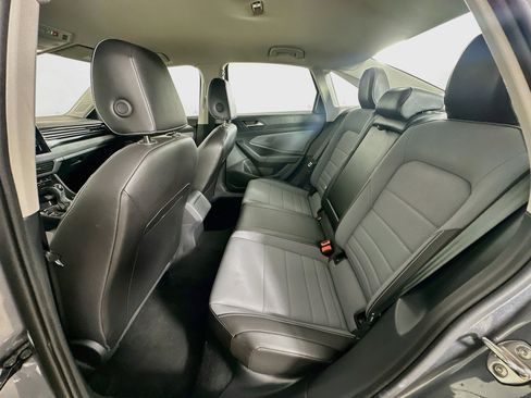 Used 2025 Volkswagen Jetta SE FWD image 26