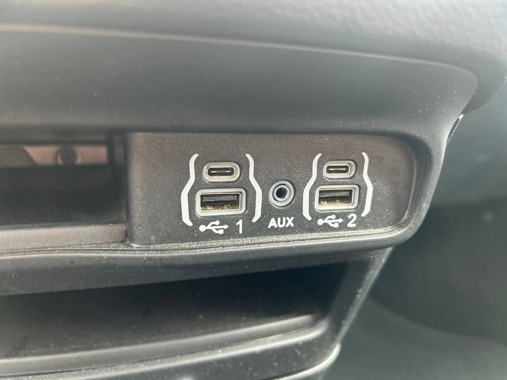 Used 2025 Chrysler Pacifica Select FWD image 31