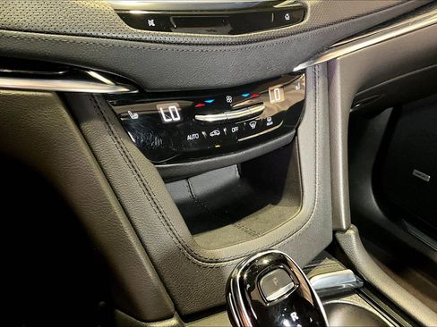 Used 2023 Cadillac XT5 Premium Luxury FWD image 16