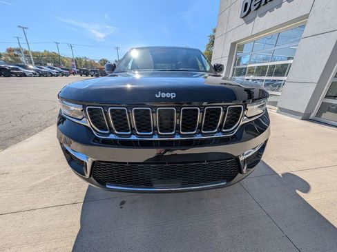 New 2025 Jeep Grand Cherokee Limited image 9