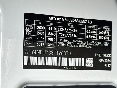 Used 2025 Mercedes-Benz Sprinter 2500 image 28