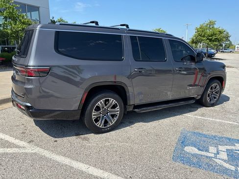Used 2023 Jeep Wagoneer L 4WD w/ Premium Group I image 30
