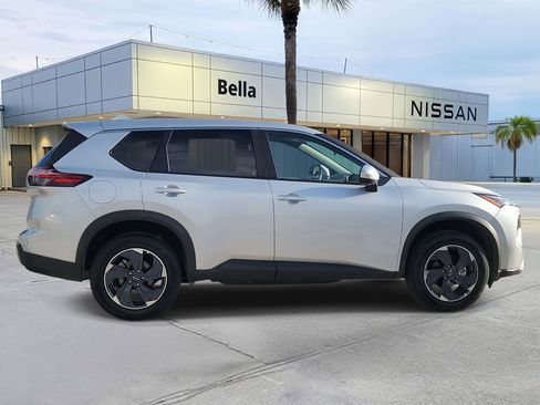 Certified 2025 Nissan Rogue SV image 8