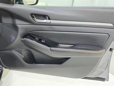 Certified 2025 Nissan Altima 2.5 SR FWD image 25