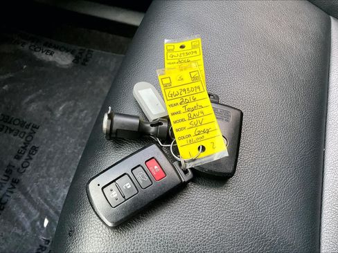 Used 2016 Toyota RAV4 SE FWD image 15