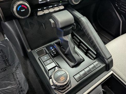 Used 2025 Toyota 4Runner SR5 AWD/4WD image 13