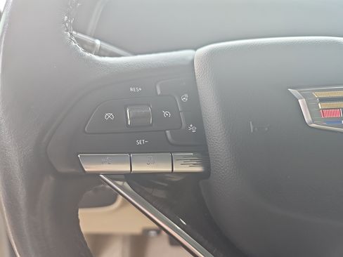 Used 2021 Cadillac Escalade Premium Luxury AWD/4WD image 19