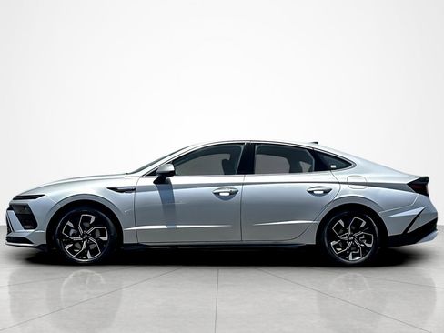 Used 2024 Hyundai Sonata SEL FWD image 2