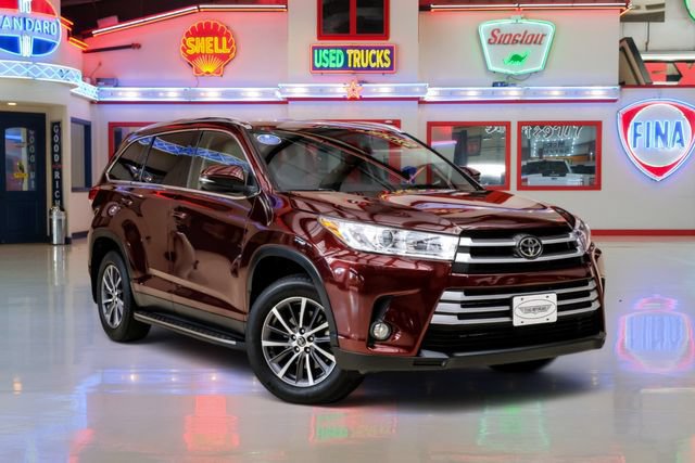 Used 2019 Toyota Highlander XLE FWD image 1