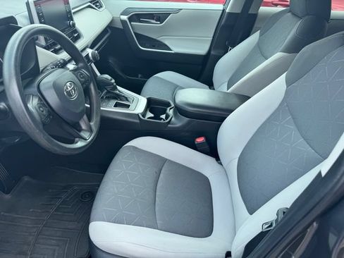 Used 2019 Toyota RAV4 XLE w/ Convenience Package FWD image 3