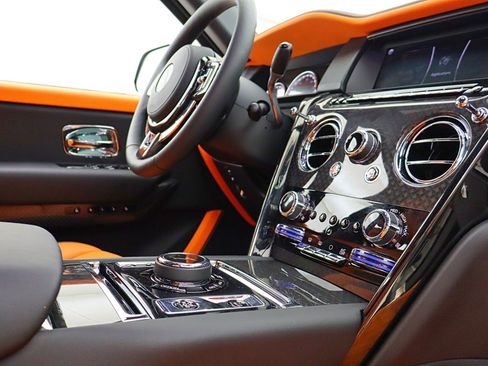 Used 2023 Rolls-Royce Cullinan Black Badge AWD/4WD image 32