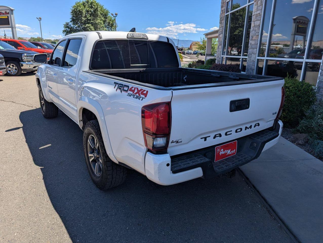 Used 2018 Toyota Tacoma TRD Sport w/ Technology Package AWD/4WD image 3