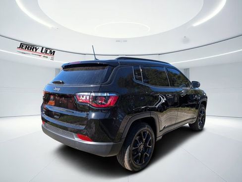 New 2026 Jeep Compass Latitude image 3