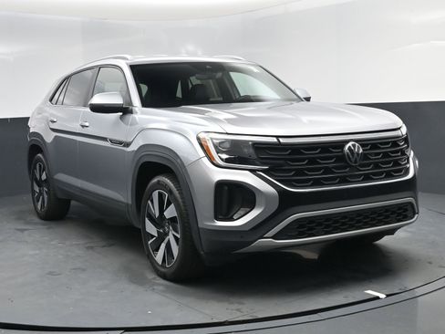 Used 2025 Volkswagen Atlas Cross Sport SE image 10