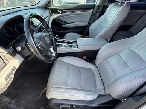 Used 2019 Honda Accord Touring image 9