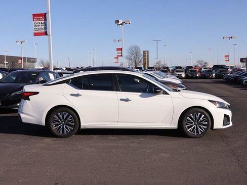 Used 2025 Nissan Altima 2.5 SV image 5