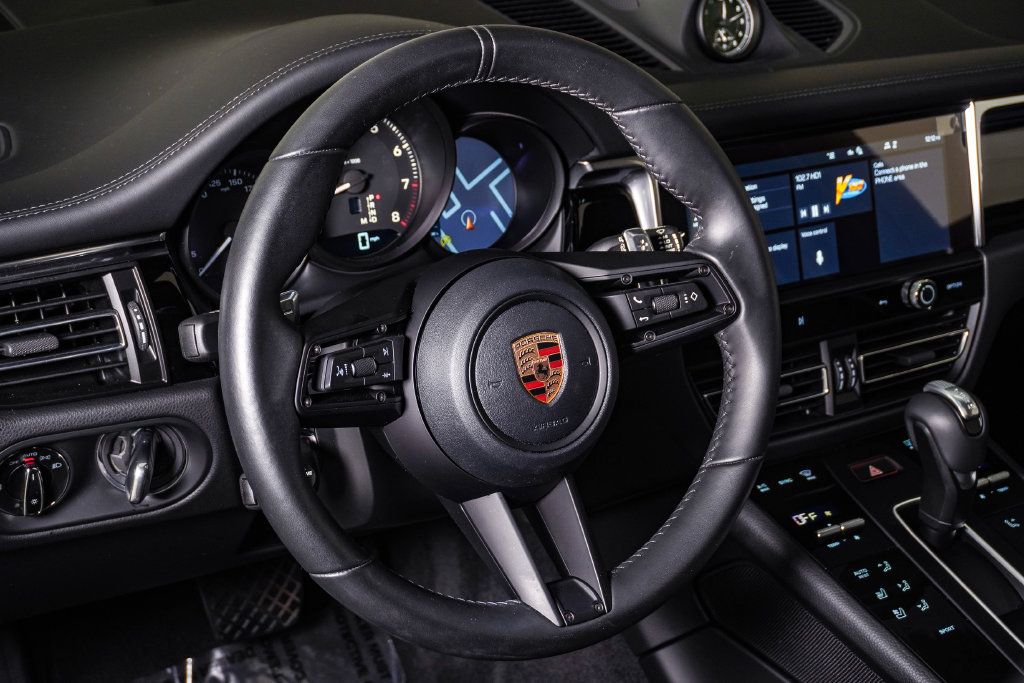 Certified 2026 Porsche Macan AWD/4WD image 18