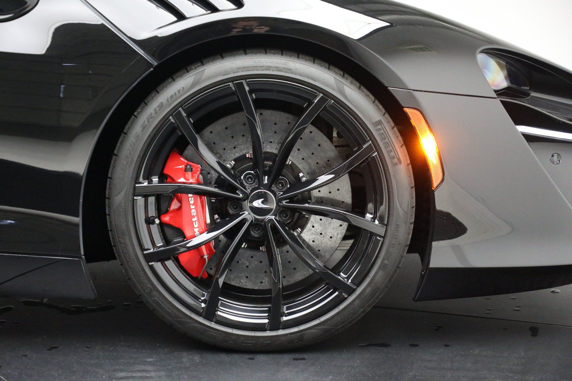 Used 2024 McLaren Artura RWD image 36