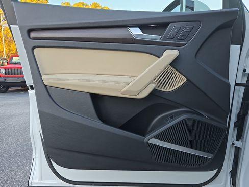 Used 2024 Audi Q5 2.0T Prestige w/ Prestige Package image 27