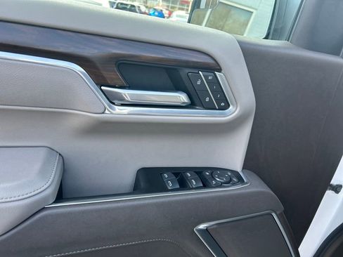 Used 2025 GMC Sierra 1500 SLT image 11