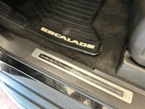 Used 2017 Cadillac Escalade Luxury AWD/4WD image 37