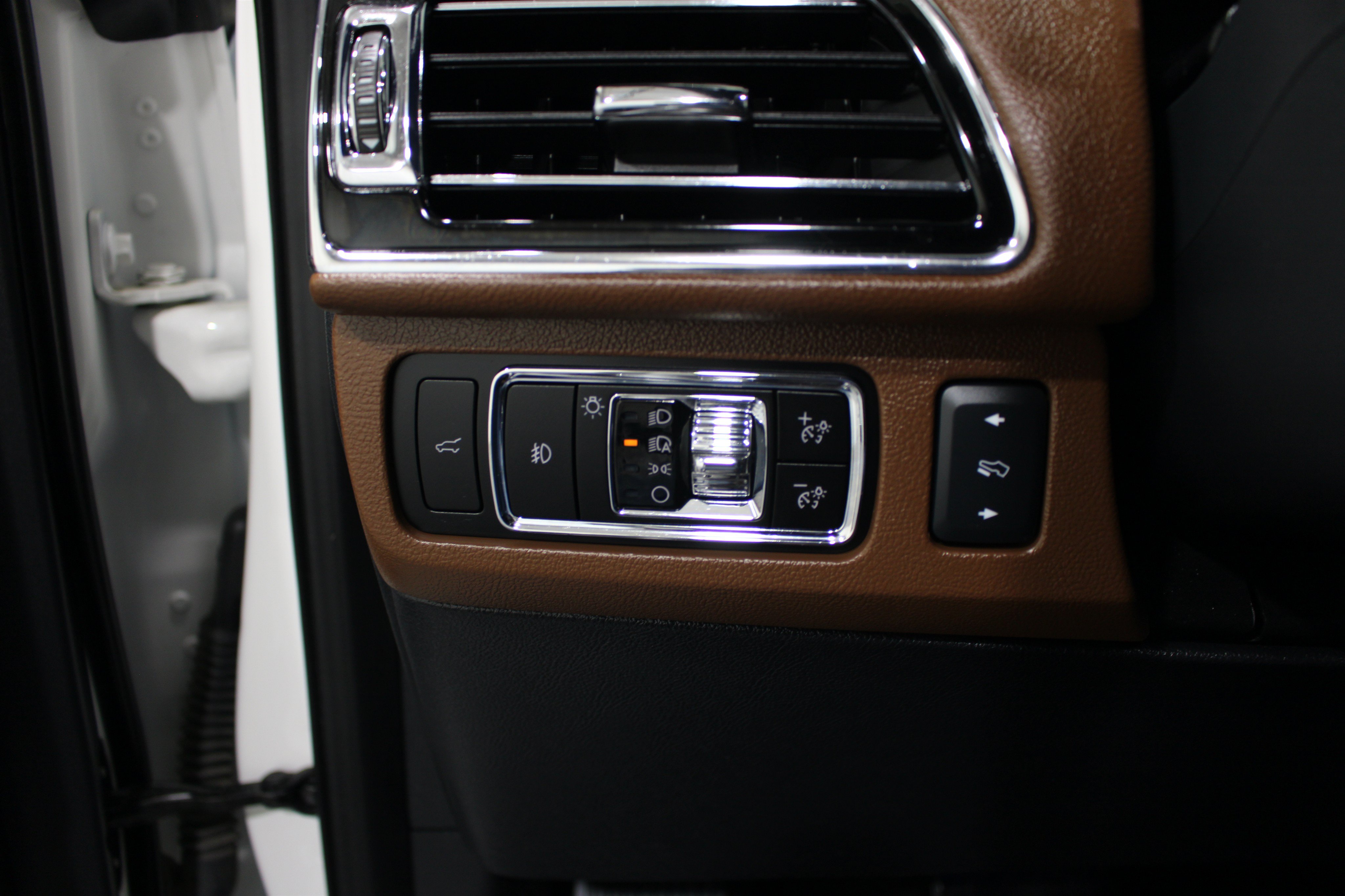 Certified 2024 Lincoln Navigator Reserve AWD/4WD image 9