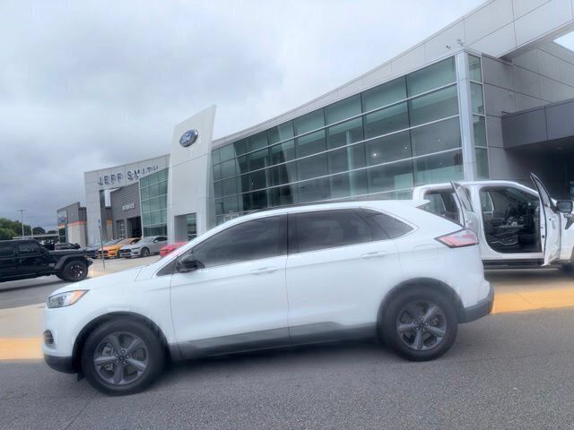 Used 2022 Ford Edge SEL w/ Sport Appearance Package AWD/4WD image 2