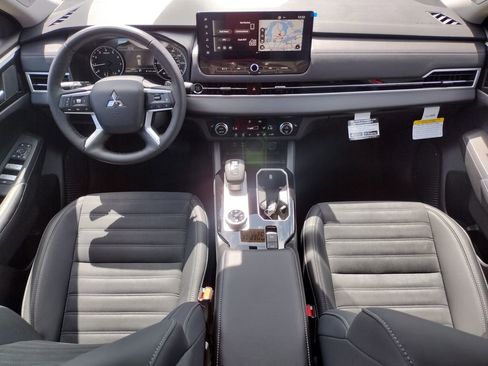 New 2026 Mitsubishi Outlander SE AWD/4WD image 2