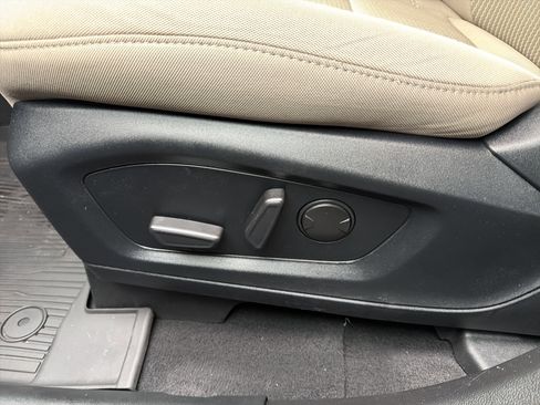 Used 2023 Ford Explorer XLT image 10