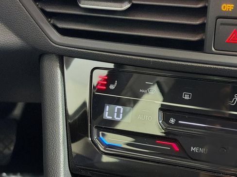 Used 2025 Volkswagen Jetta SE FWD image 19