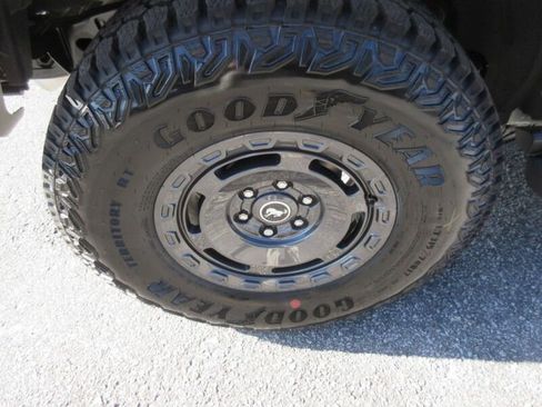 New 2025 Ford Bronco Badlands image 12