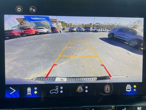 Used 2024 Chevrolet Colorado Z71 w/ Z71 Convenience Package 2 image 5