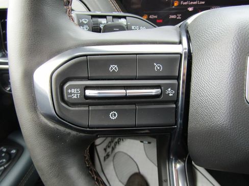 Used 2025 GMC Yukon XL AT4 w/ AT4 Premium Package AWD/4WD image 31