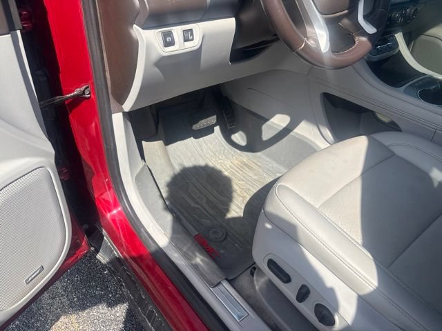 Used 2021 GMC Acadia SLT w/ LPO, Floor Liner Package FWD image 16