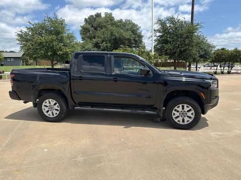 Used 2022 Nissan Frontier SV AWD/4WD image 2