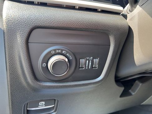 Used 2024 Jeep Grand Cherokee Altitude image 19