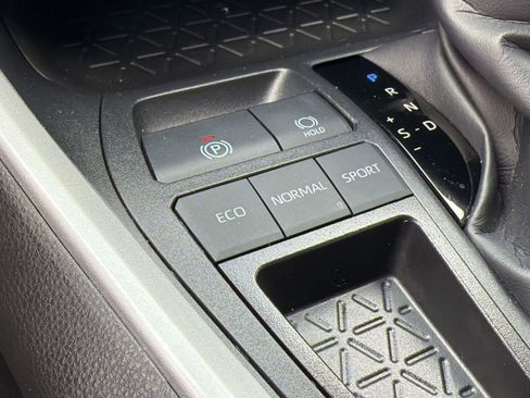 Used 2025 Toyota RAV4 XLE w/ Convenience Package FWD image 27