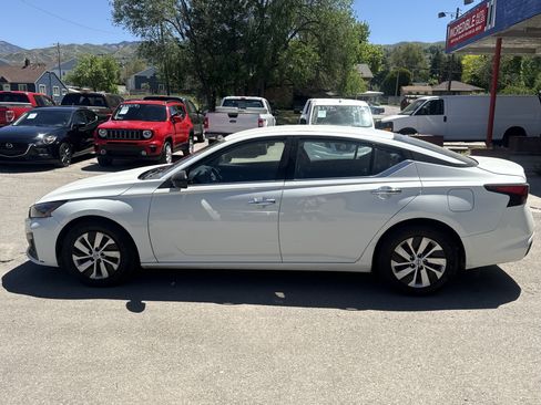 Used 2024 Nissan Altima 2.5 S FWD image 7