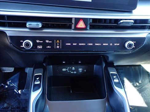 Used 2024 Kia Sorento S image 18